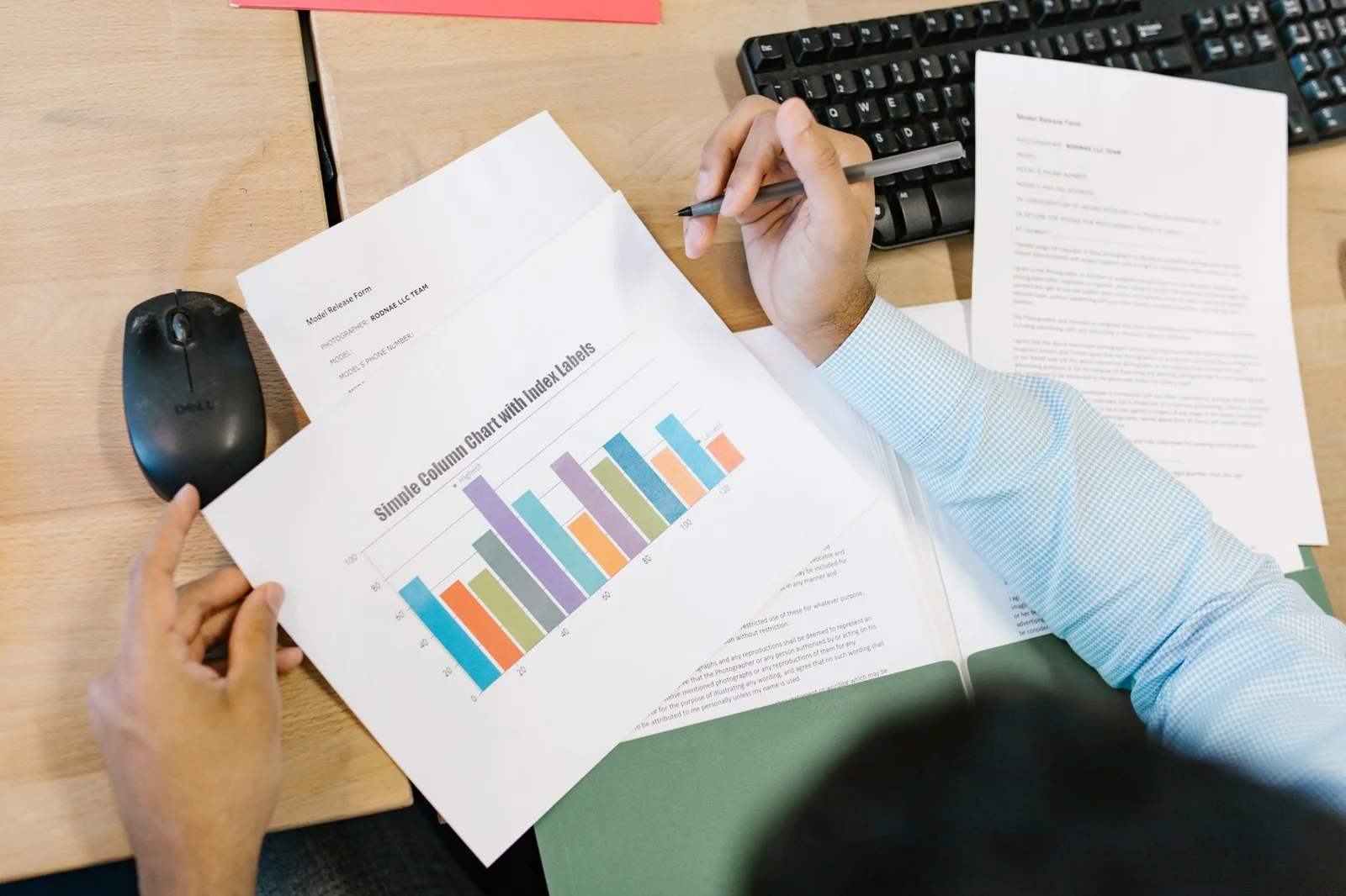 Tableau de calcul DCF sur un bureau de dirigeant de PME